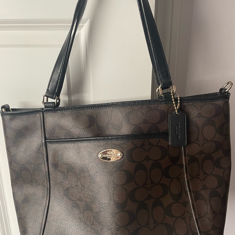 Coach Peyton Signature Pocket Tote EUC